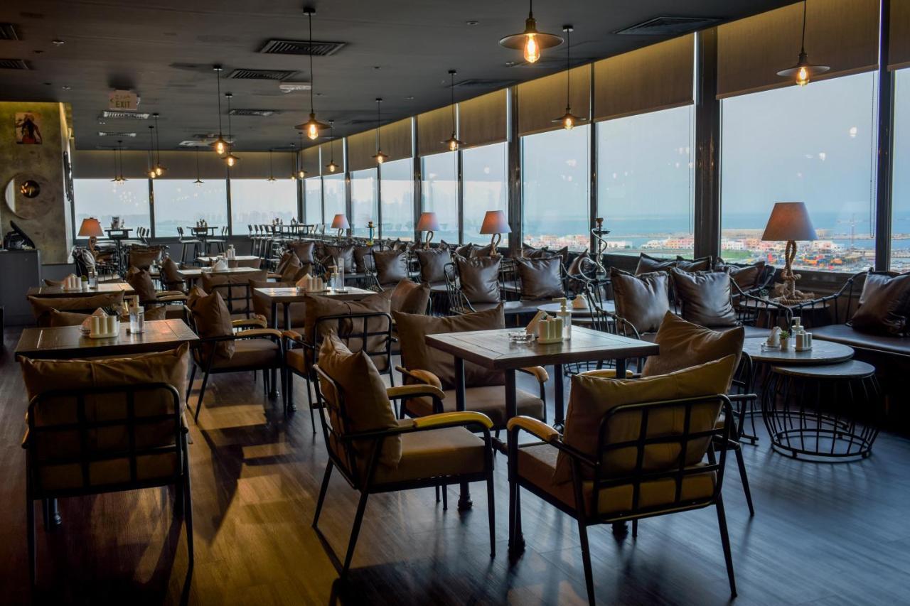 Saraya Corniche Hotel Doha Exterior foto The interior of the restaurant