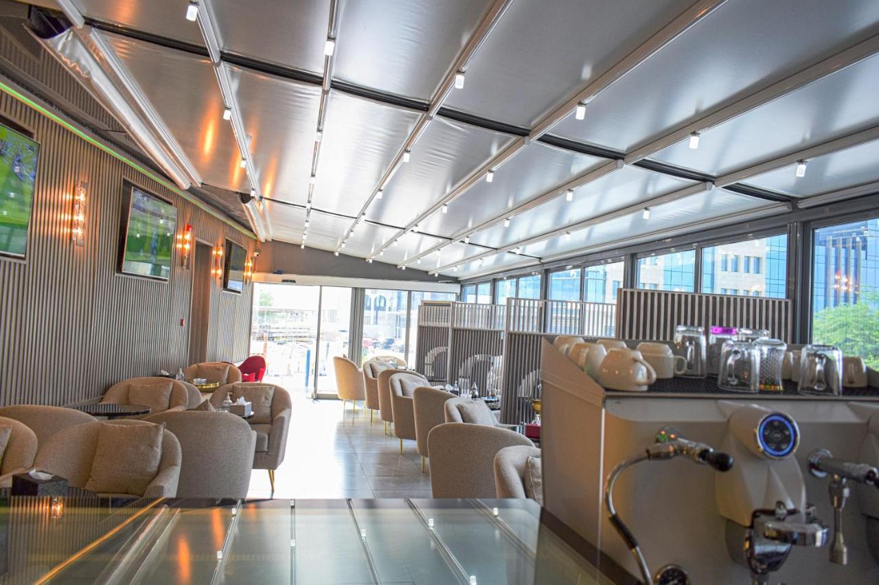 Saraya Corniche Hotel Doha Exterior foto The interior of the lounge